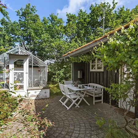 Holiday home Stunning In With Wifi Allingabro