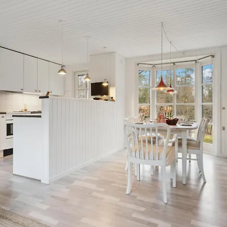 Stunning In With Wifi Holiday home Allingabro